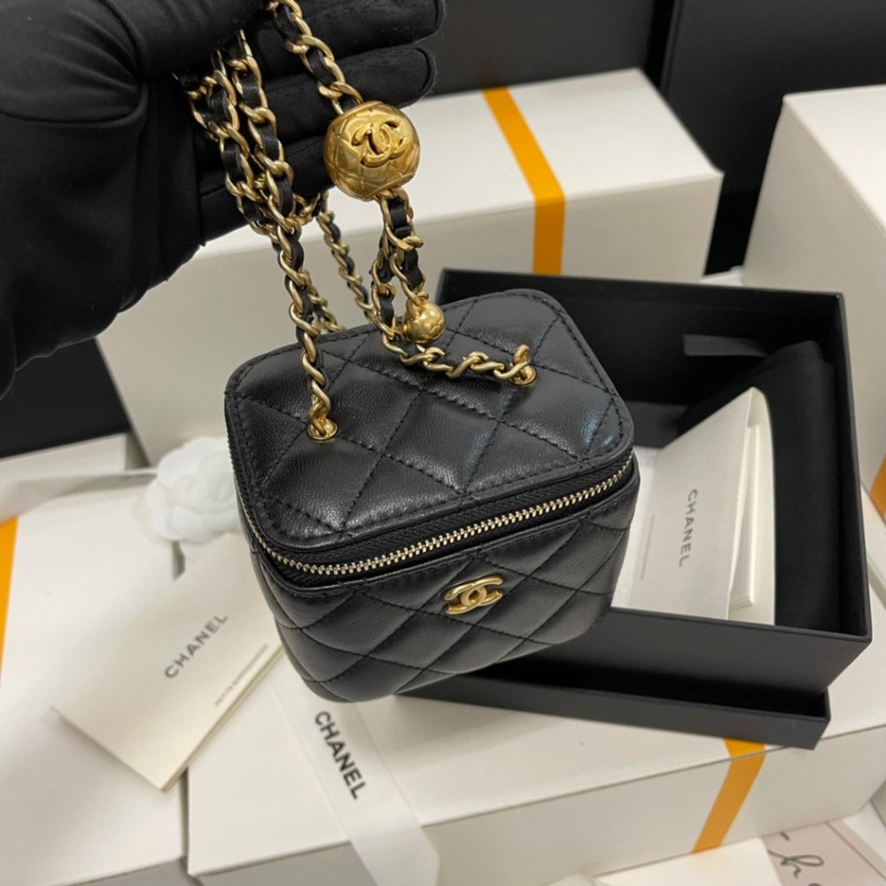 ✅CHANEL Pearl Crush Vanity Case with Chain Quilted Lambskin Mini Black - Picture 2 of 9